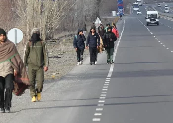 100 ألف يفرون من طهران تحت وطأة الضربات الأمريكية الإسرائيلية