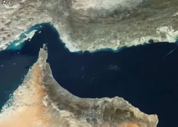 إيران تطالب السفن بدفع مليوني دولار لعبور مضيق هرمز بأمان