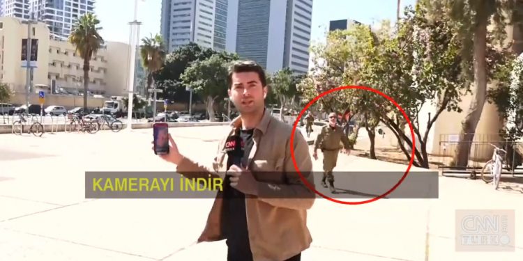 إسرائيل تعتقل صحفيين تركيين خلال بث مباشر من أمام مقر الجيش