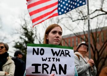 استطلاع رأي: 27% فقط من الأمريكان يؤيدون الهجمات على إيران