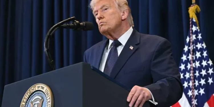 ترامب يتوعد بحسم سريع في إيران