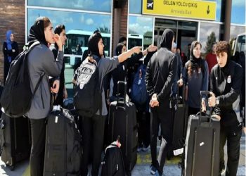 تفاصيل عودة عضوات منتخب إيران لكرة القدم عبر تركيا