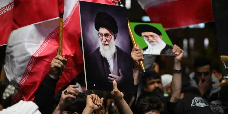 رحيل “رجل الظل والثورة”.. محطات في حياة خامنئي ومسيرته نحو قمة السلطة في إيران