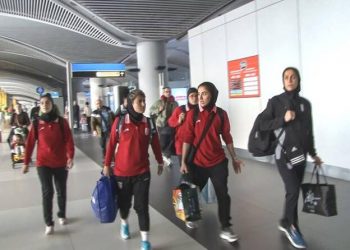 فريق كرة القدم النسائي الإيراني يصل تركيا في طريق عودته إلى الوطن