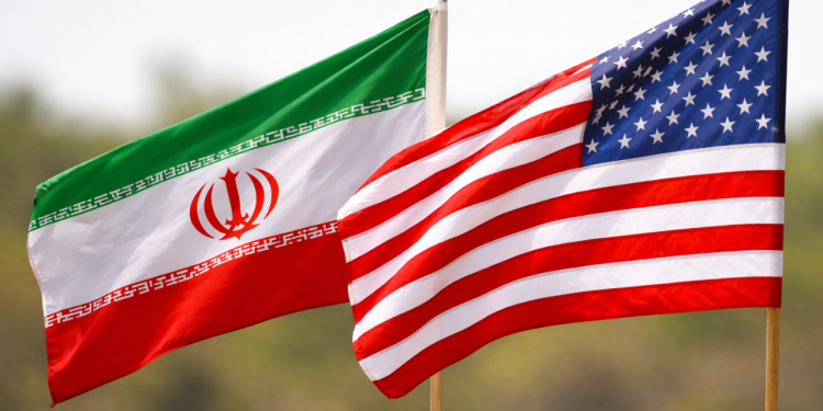 صحفي بريطاني: “ترامب يخسر الحرب وإيران هي الرابح الأكبر”