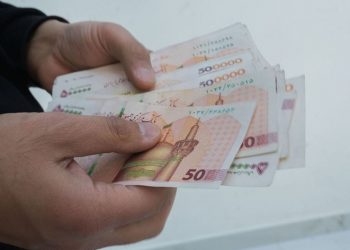 انهيار تاريخي للريال الإيراني