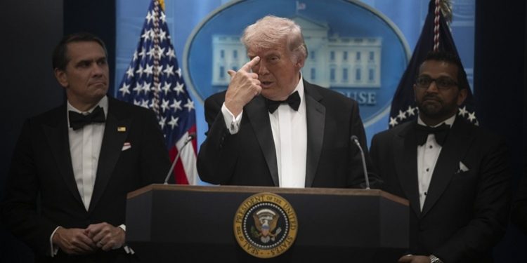 ترامب للرئيس الإسرائيلي: “اعفُ عن نتنياهو لتصبح بطلاً قومياً”