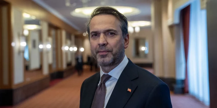 وزير: أمن إمدادات الطاقة في تركيا مستقر رغم التصعيد الإقليمي