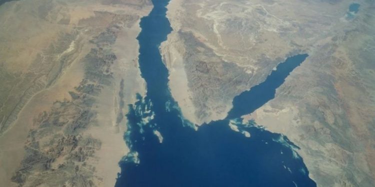 ما هي خطة مصر والسعودية لتجاوز مضيق هرمز؟