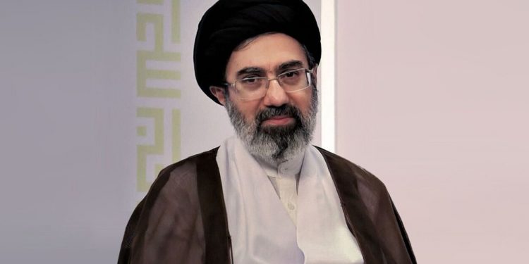 التايمز: مجتبي خامنئي فاقد للوعي ويخض للعلاج داخل إيران