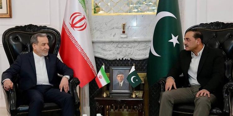 عرض إيراني لإعادة فتح مضيق هرمز يخلو من “تعليق تخصيب اليورانيوم”