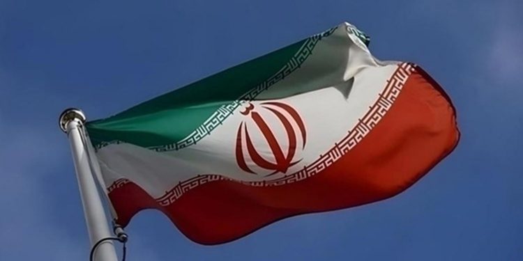 إيران تفرض تأشيرات دخول على مواطني لبنان