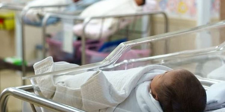 تراجع حاد بمعدلات المواليد في إيران بنسبة 7%
