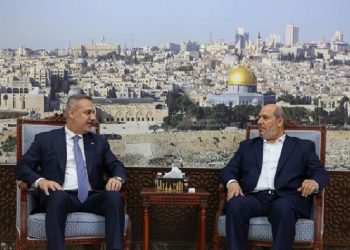 وزير الخارجية التركي يعزي خليل الحية في الدوحة