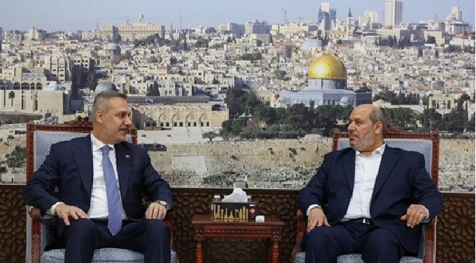 وزير الخارجية التركي يعزي خليل الحية في الدوحة