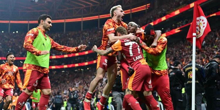 غلطة سراي يتوج ببطولة الدوري التركي لكرة القدم للمرة الرابعة