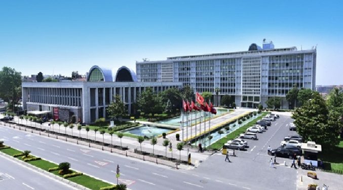 عشرات الاعتقالات بحملة على شركة تتبع بلدية إسطنبول
