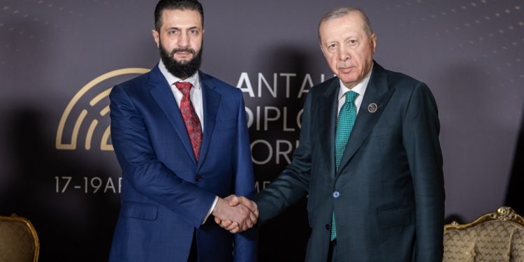 هل يدعو أردوغان الشرع لمأدبة قمة الناتو في تركيا