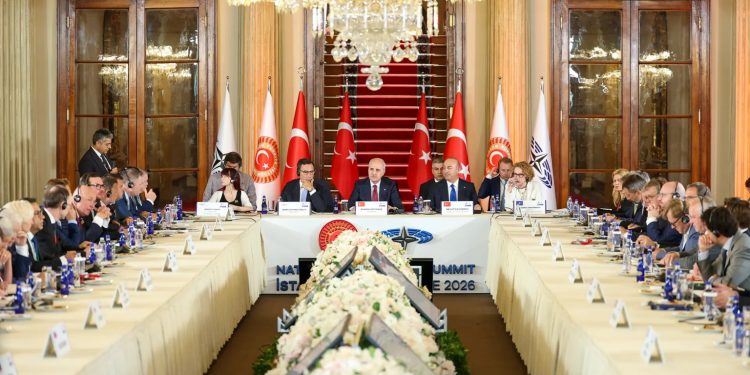 رئيس البرلمان التركي: لا يمكن تحقيق السلام بالعالم بدون الشرق الأوسط