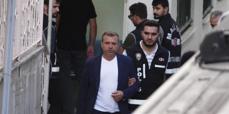 تركيا: حبس عمدة سيلفري في إسطنبول ضمن تحقيقات الفساد بالبلدية