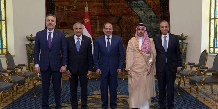 السيسي يستقبل هاكان فيدان ويحث على تعزيز دور الرباعية