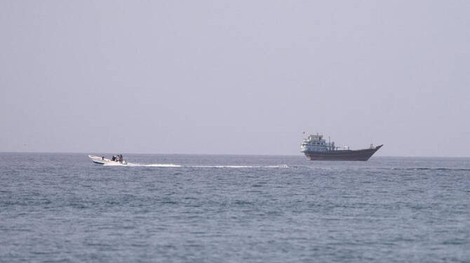 الحرس الثوري يعلن انفجار ناقلتي نفط بعد اصطدامهما بألغام في مضيق هرمز