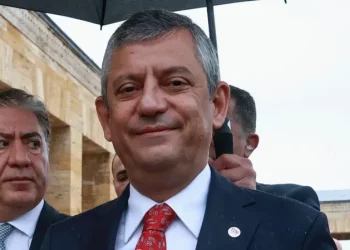 أوزغور أوزيل: أكثر من 200 بلدية تستعد للانضمام إلى “الحزب الجديد”