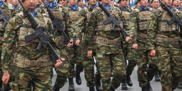 جندي يوناني: نردد في الجيش “شعارات عرقية مسيئة” ضد تركيا!