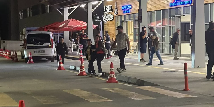 نقل 28 نزيلا بفندق شهير في أيدن للمستشفى إثر وعكة صحية