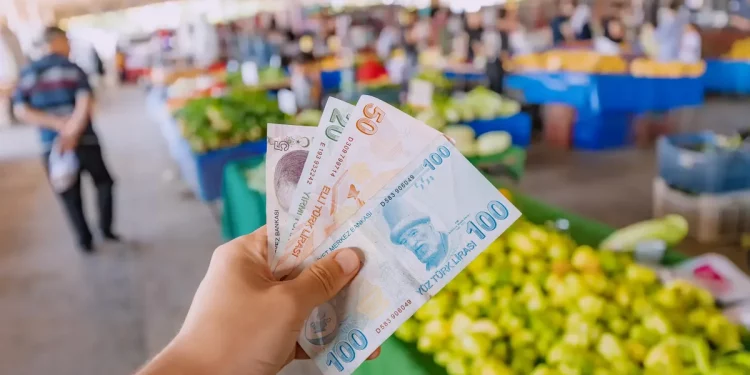 بعد شهرين من الارتفاع بدأ التضخم في تركيا بالتراجع