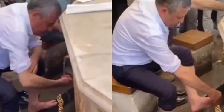 أوزغور أوزيل يرد على المشككين في تدينه: أصلي الجمعة والعيد